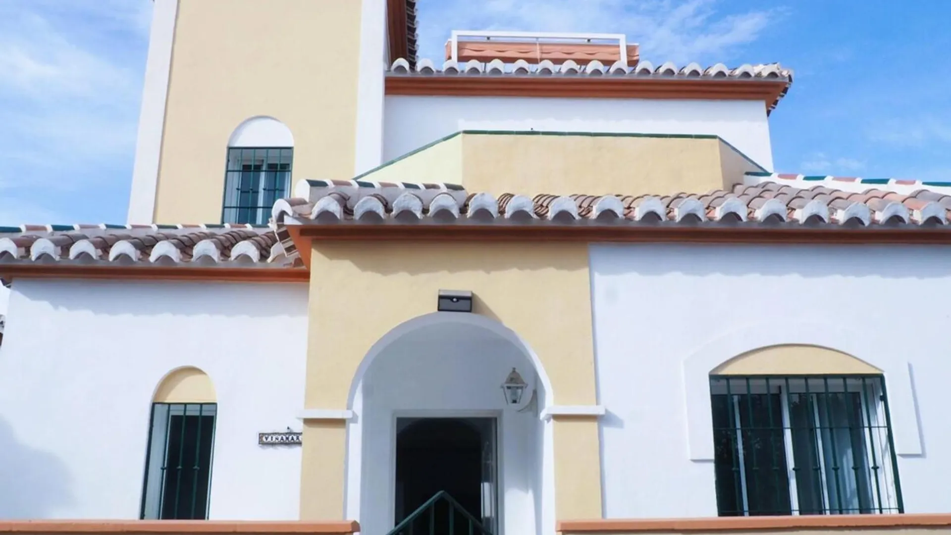 Stylish Villa Private Pool Ideal For Large Family ネルハ スペイン